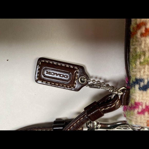 Coach Clutch - Picture 6 of 6